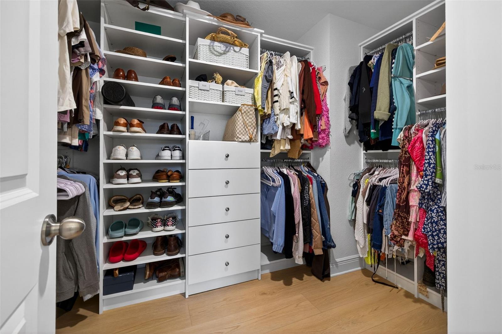 SUBURB ROYAL SUB - Residential