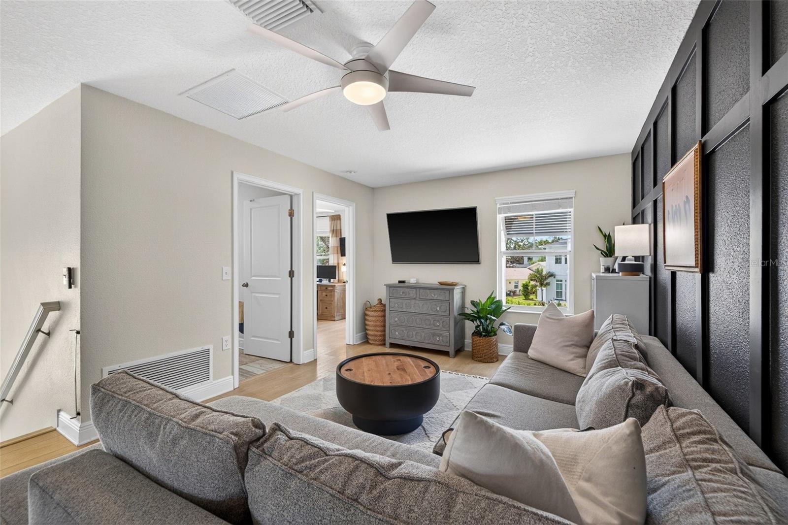 SUBURB ROYAL SUB - Residential