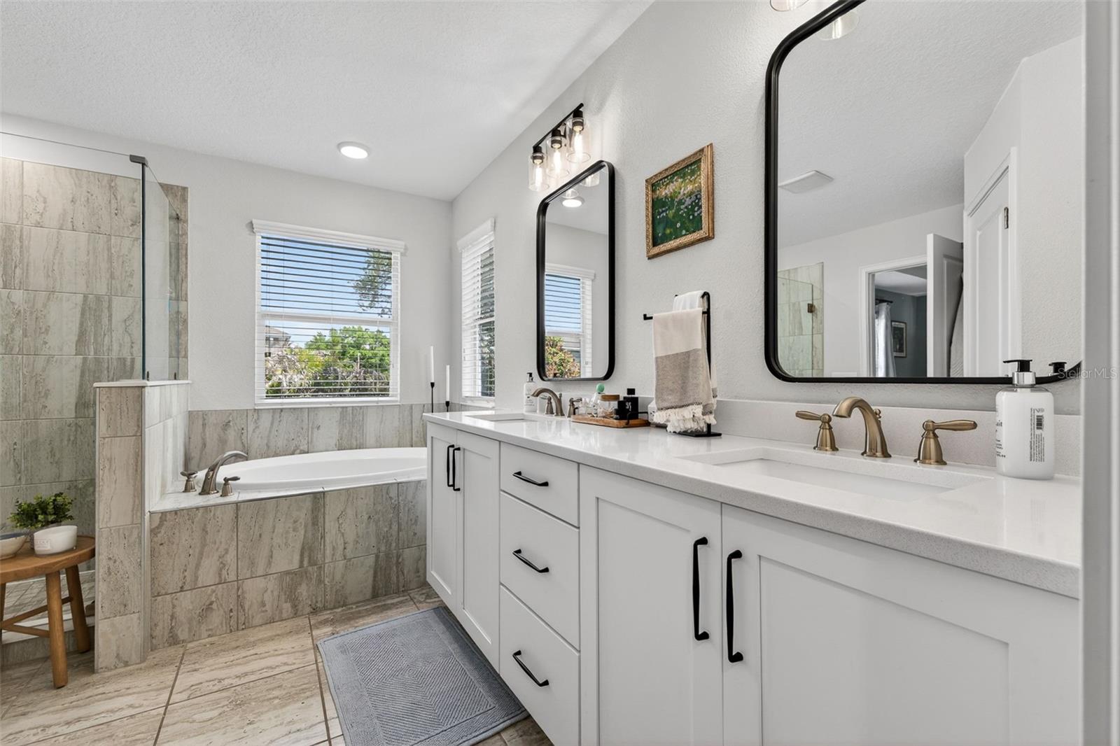 SUBURB ROYAL SUB - Residential