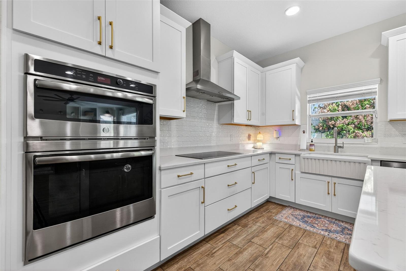 SUBURB ROYAL SUB - Residential