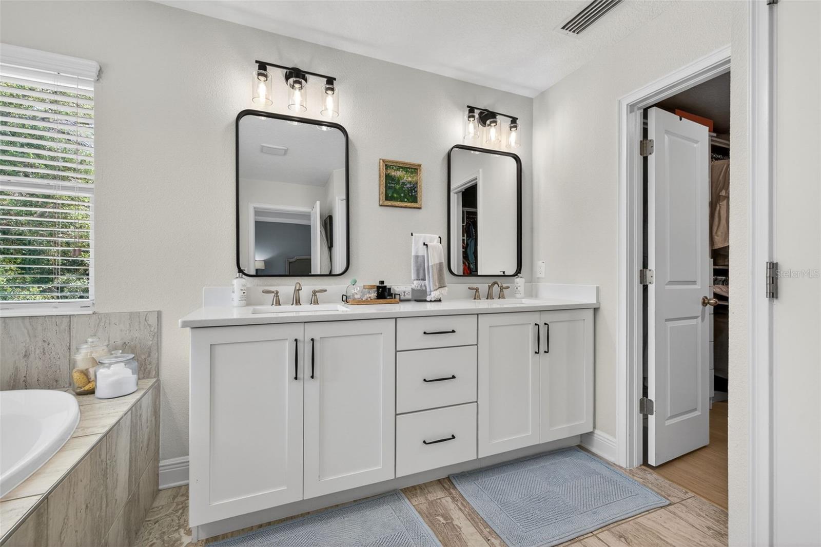 SUBURB ROYAL SUB - Residential