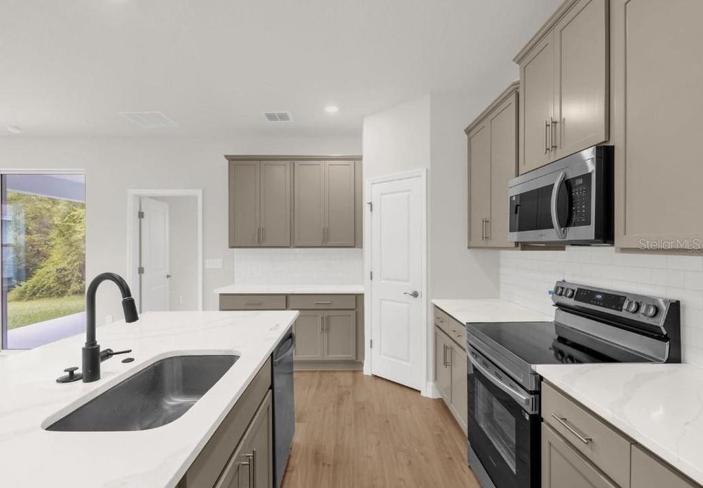 Photo of 13990 SW 34th Terrace Road, Ocala, FL 34473 (MLS # OM714310)