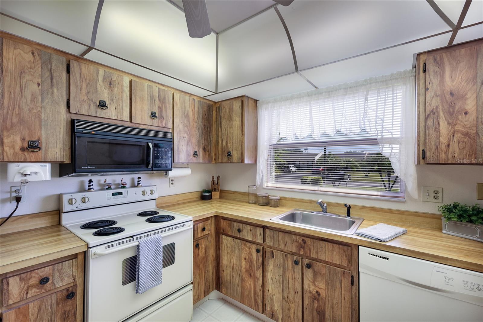 CORTEZ VILLAS CONDO 9 PH B - Residential