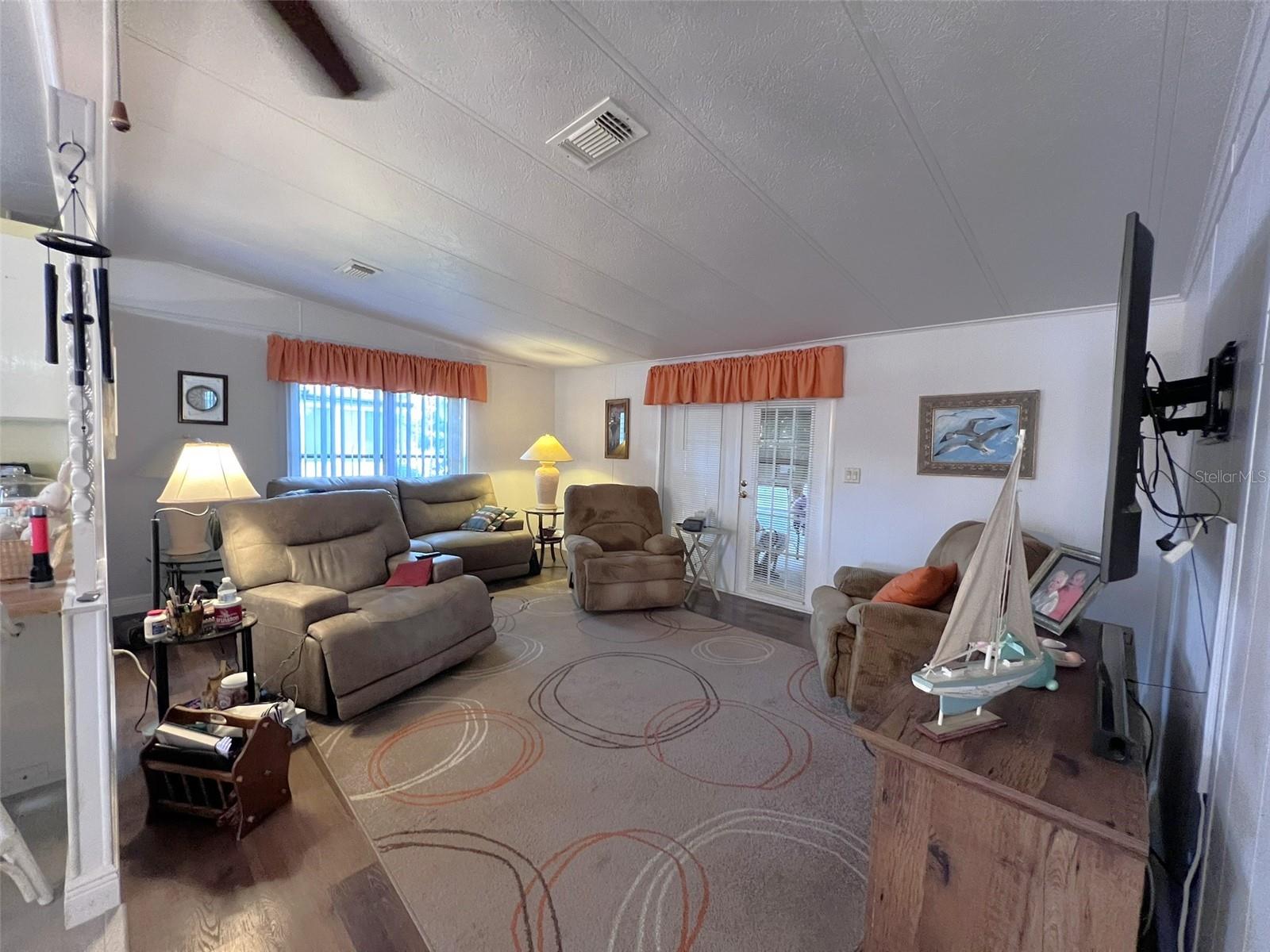 FLORAL LAKES - Residential