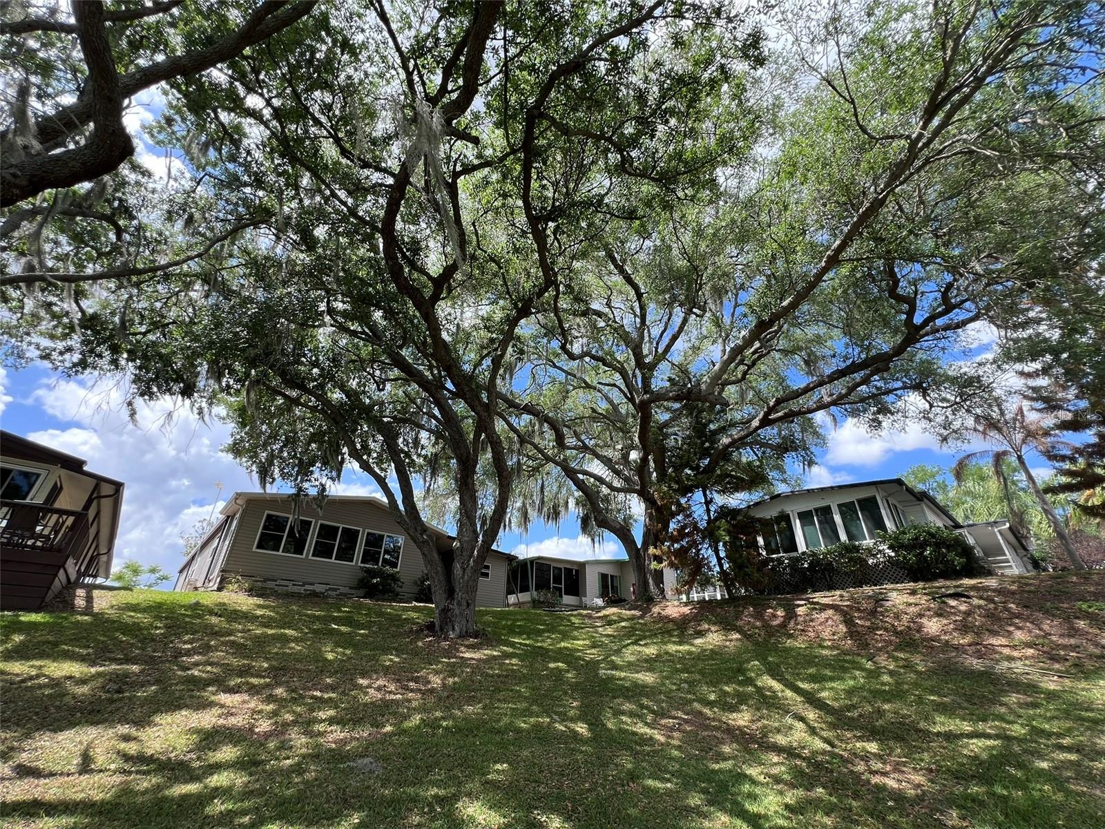 FLORAL LAKES - Residential