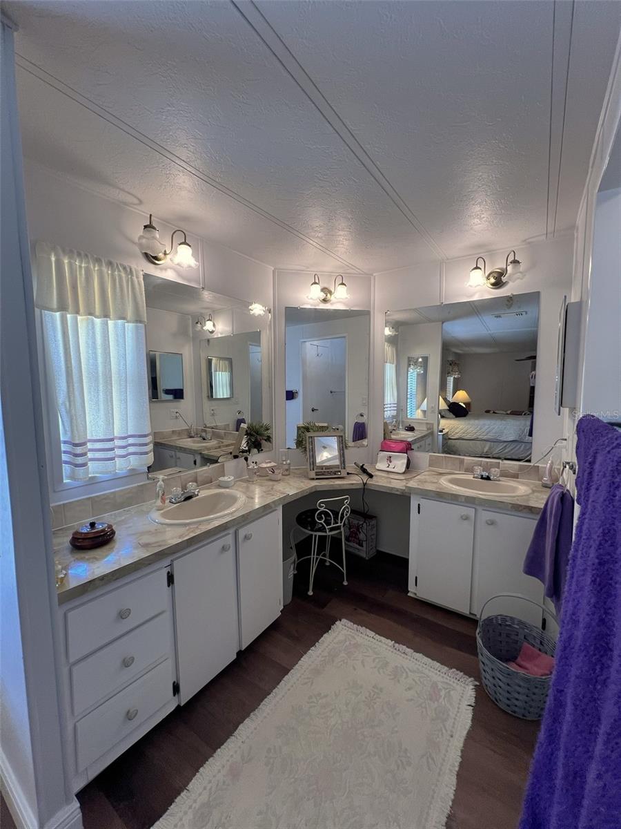 FLORAL LAKES - Residential