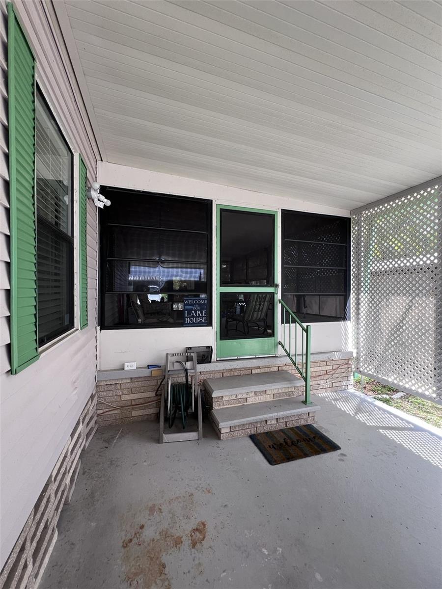 FLORAL LAKES - Residential