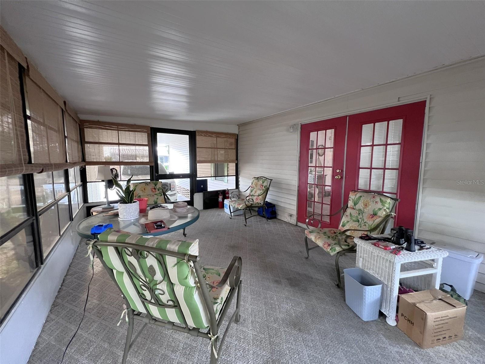 FLORAL LAKES - Residential