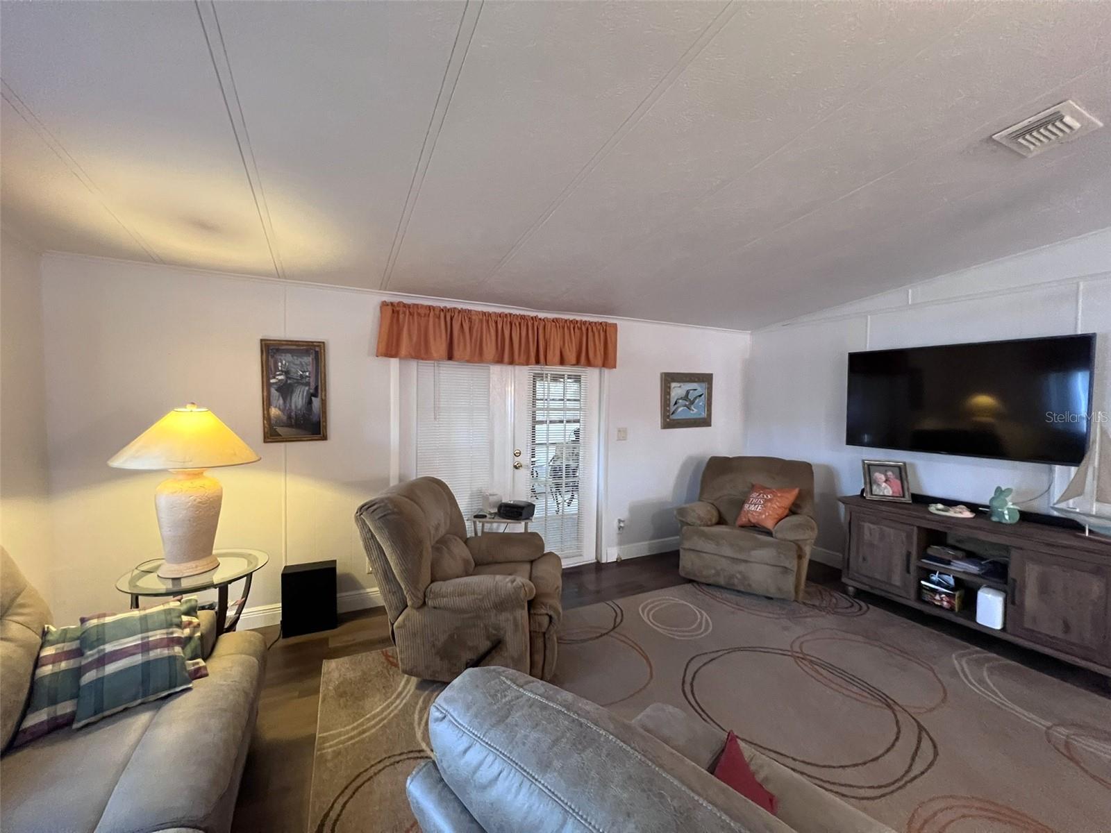 FLORAL LAKES - Residential