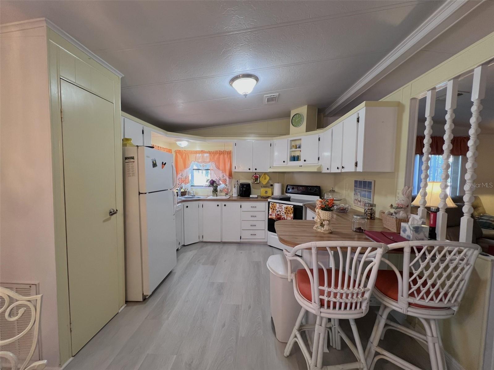 FLORAL LAKES - Residential