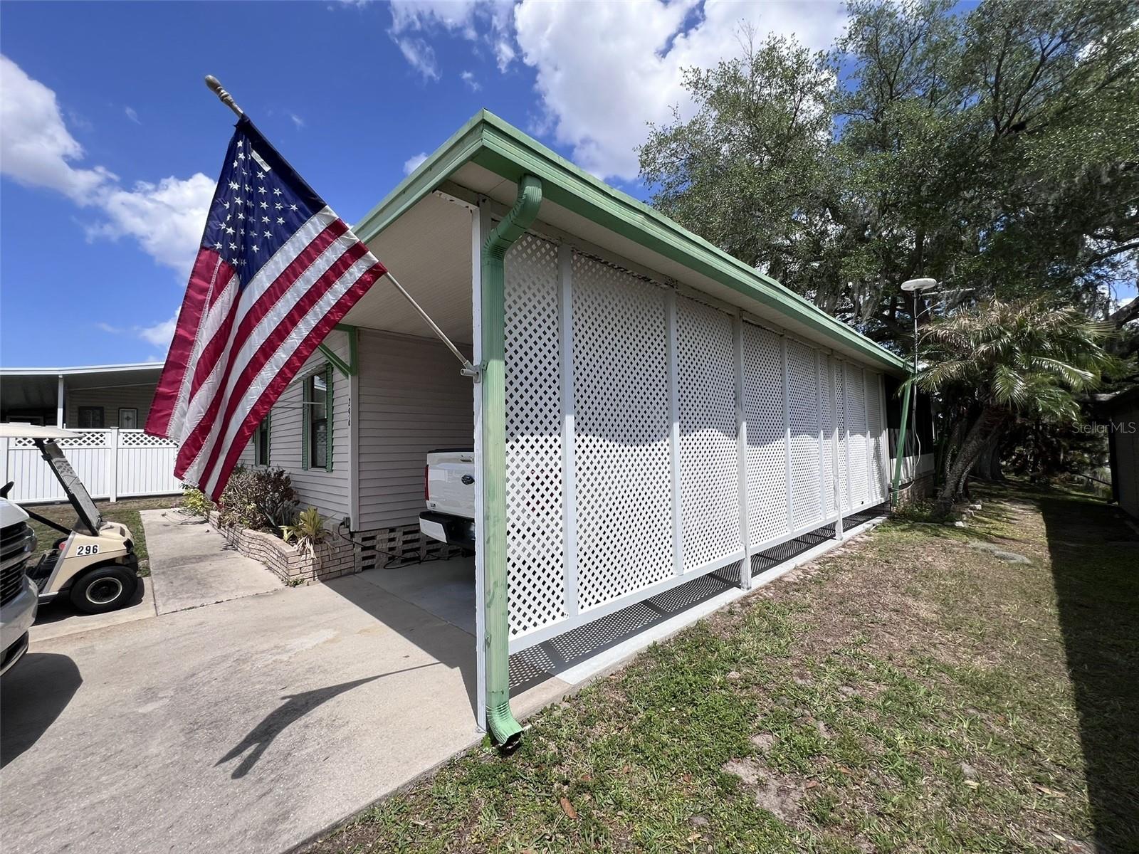 FLORAL LAKES - Residential