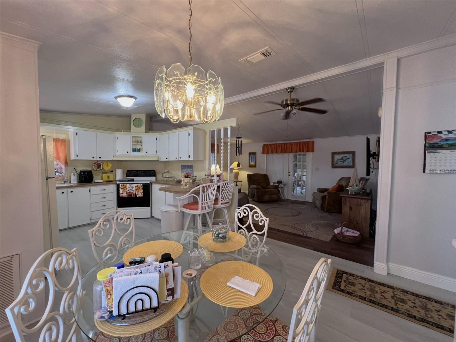 FLORAL LAKES - Residential