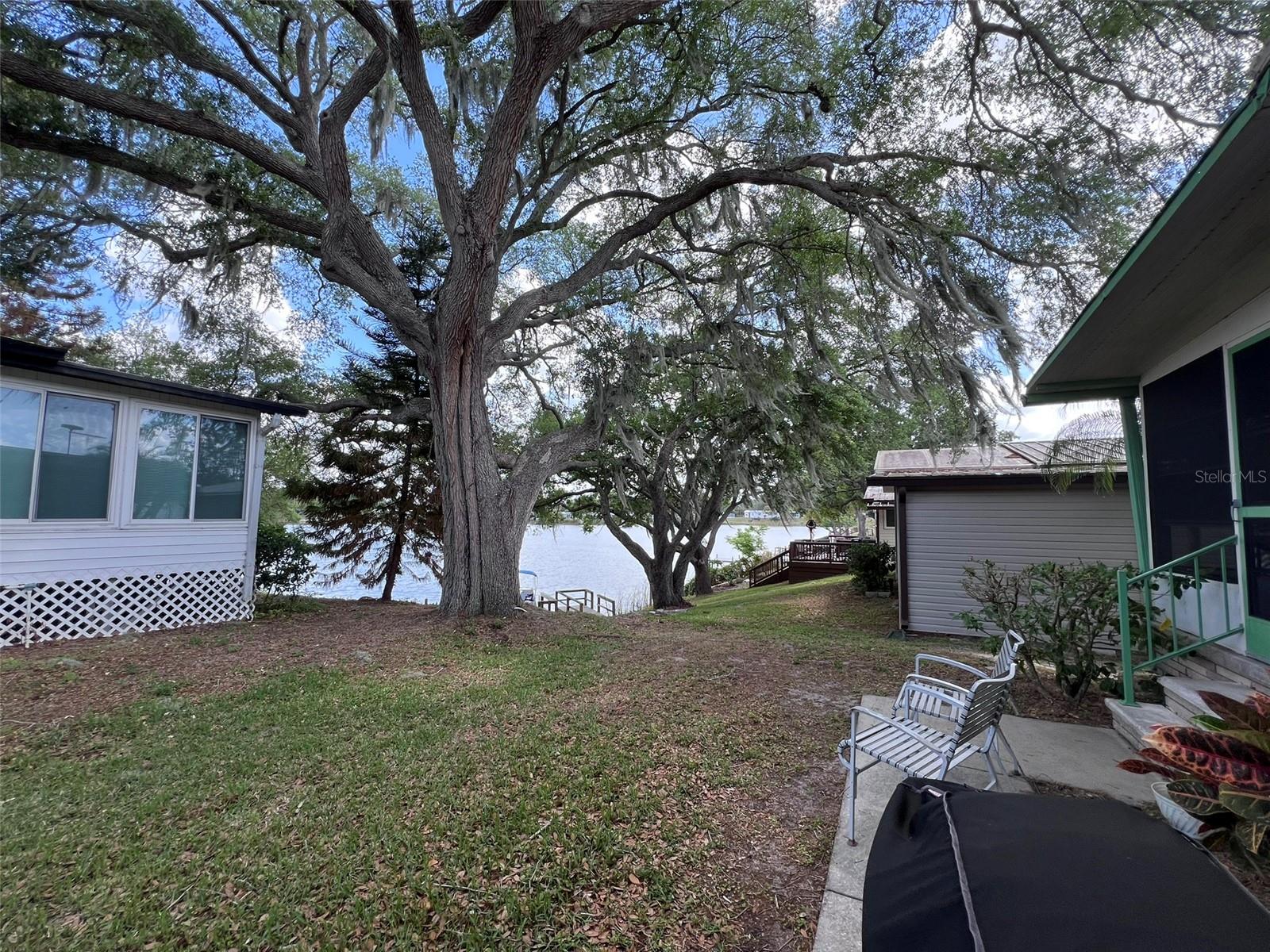 FLORAL LAKES - Residential