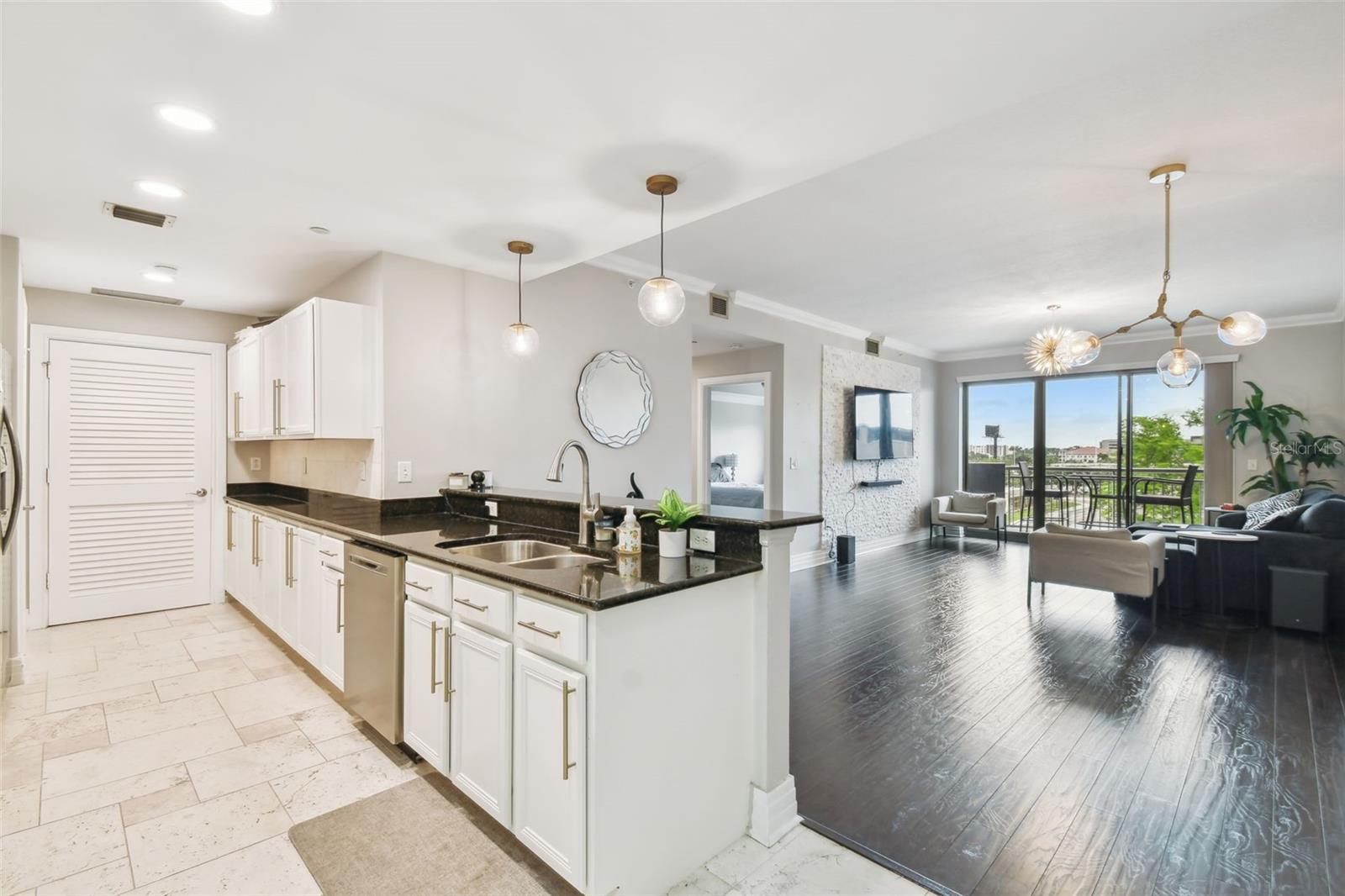 1108 N FRANKLIN STREET 502