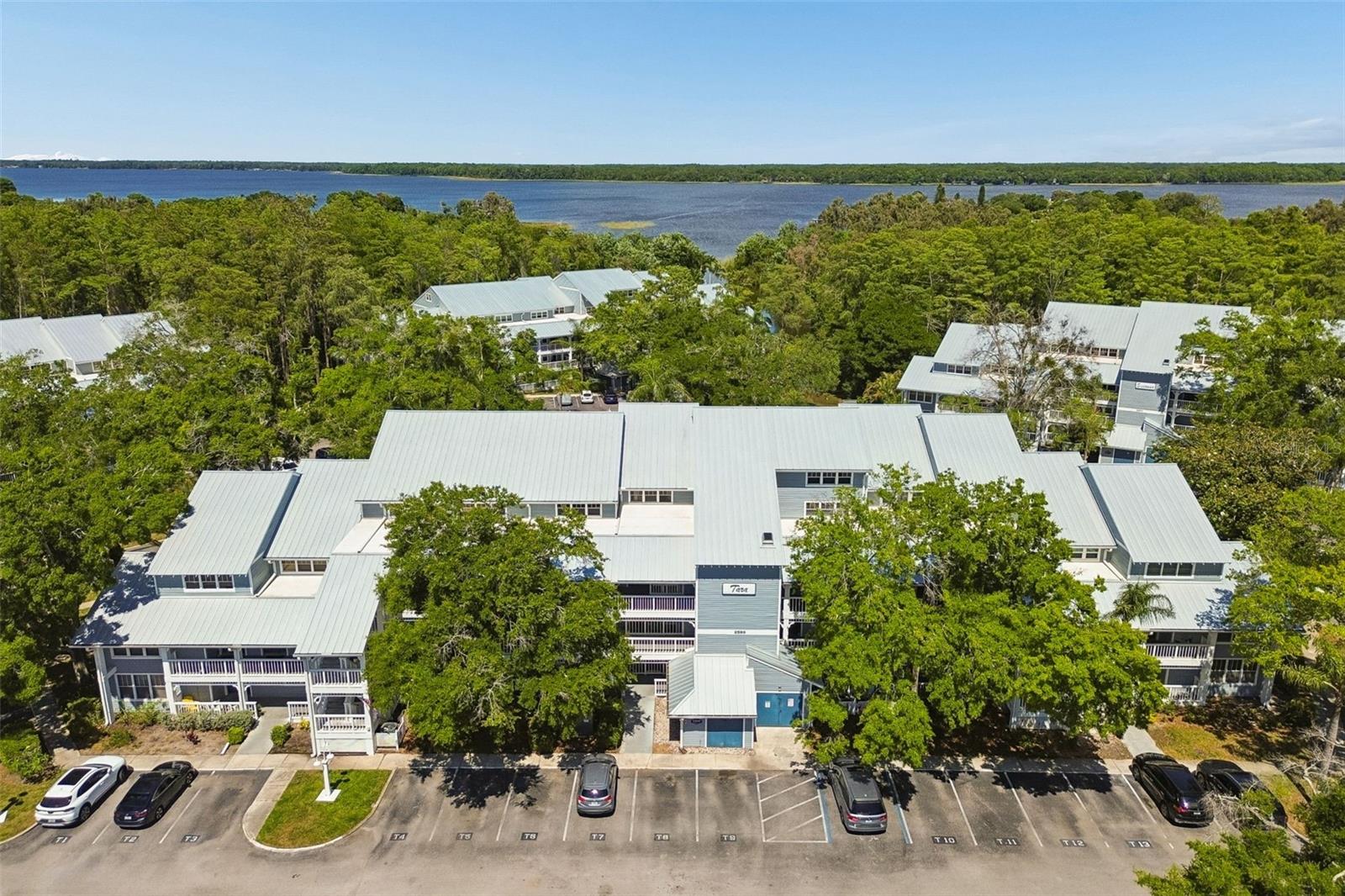 DOLLY BAY A VILLAGE ON LAKE TARPON - Residential