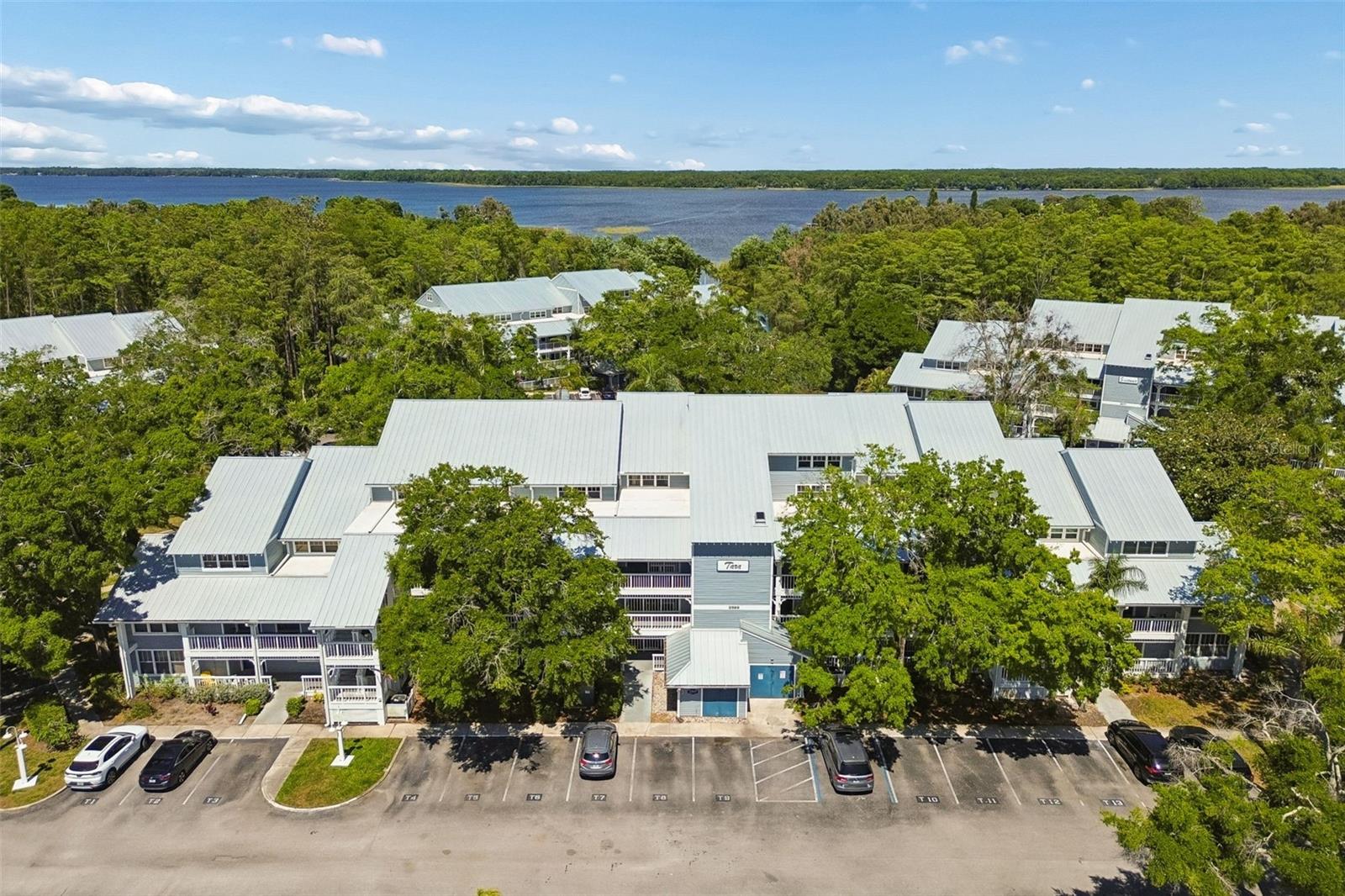 DOLLY BAY A VILLAGE ON LAKE TARPON - Residential