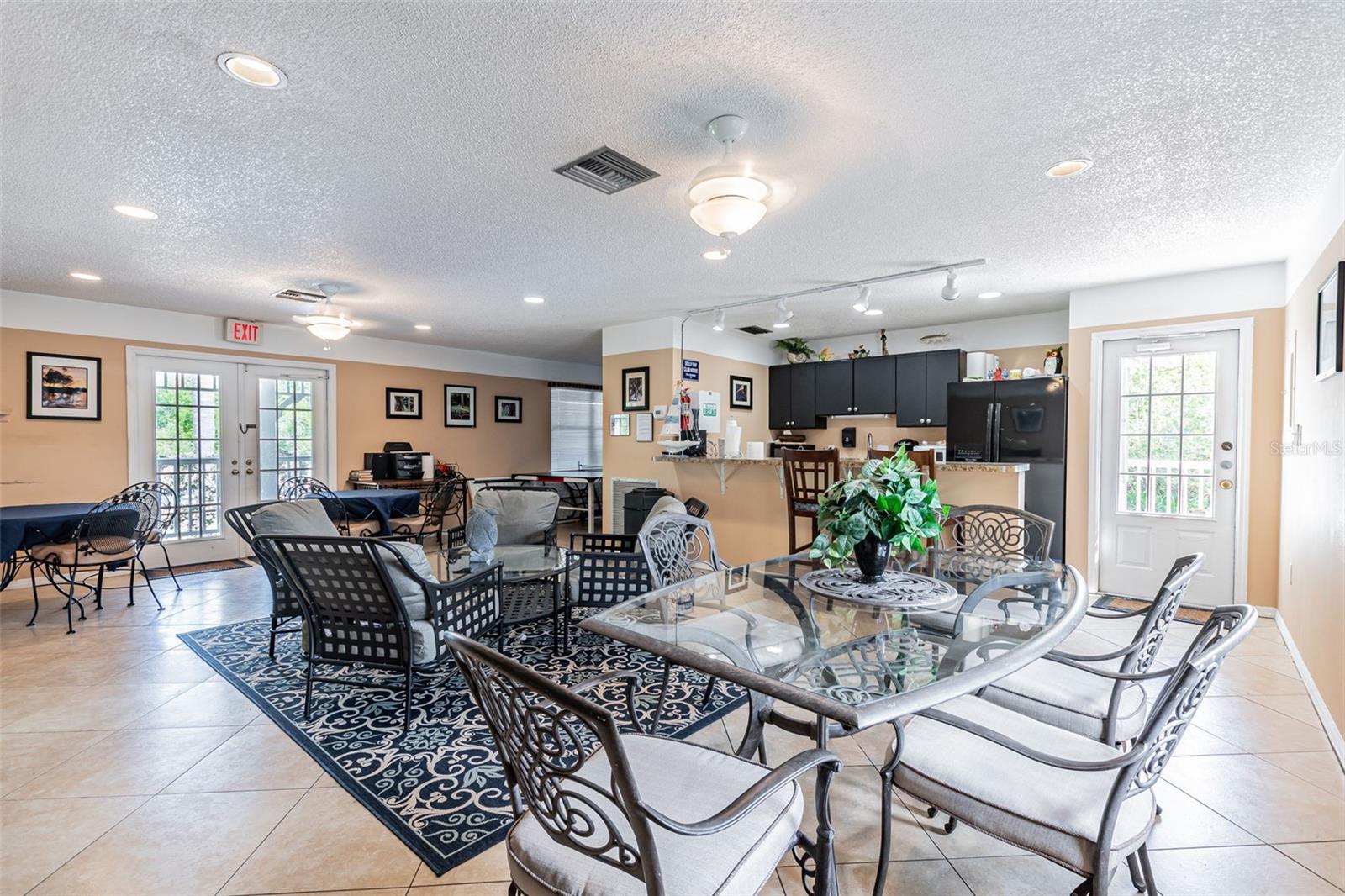 DOLLY BAY A VILLAGE ON LAKE TARPON - Residential