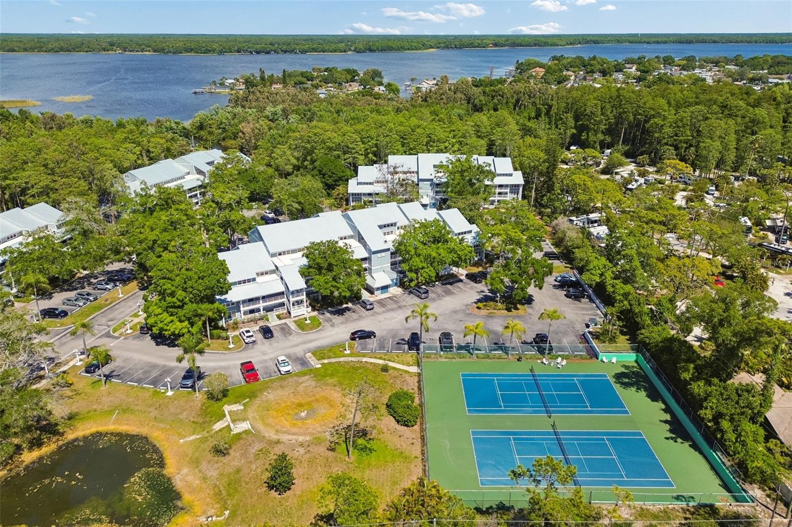 DOLLY BAY A VILLAGE ON LAKE TARPON - Residential