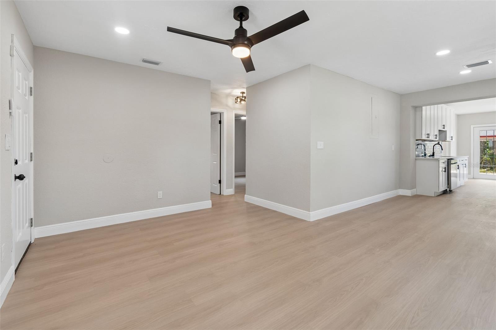 LINCOLN GARDENS - Residential