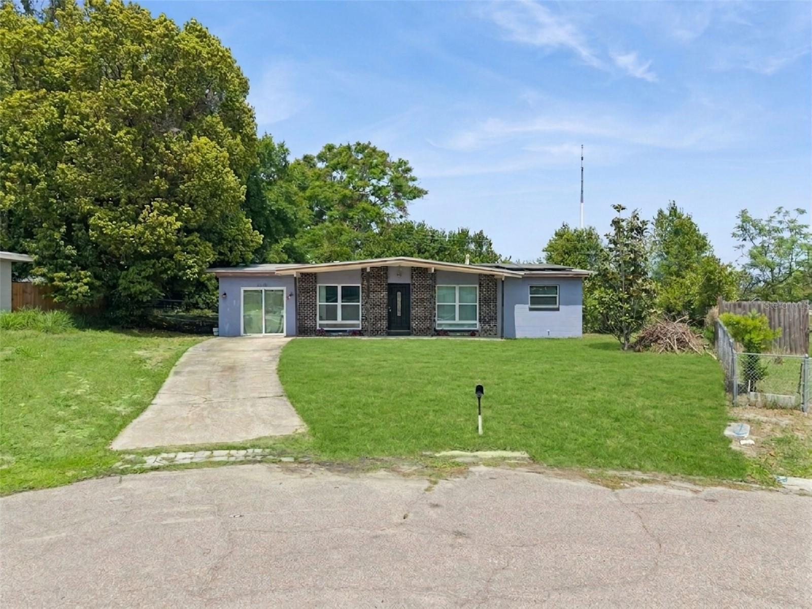 6204 OAKCREST CIRCLE