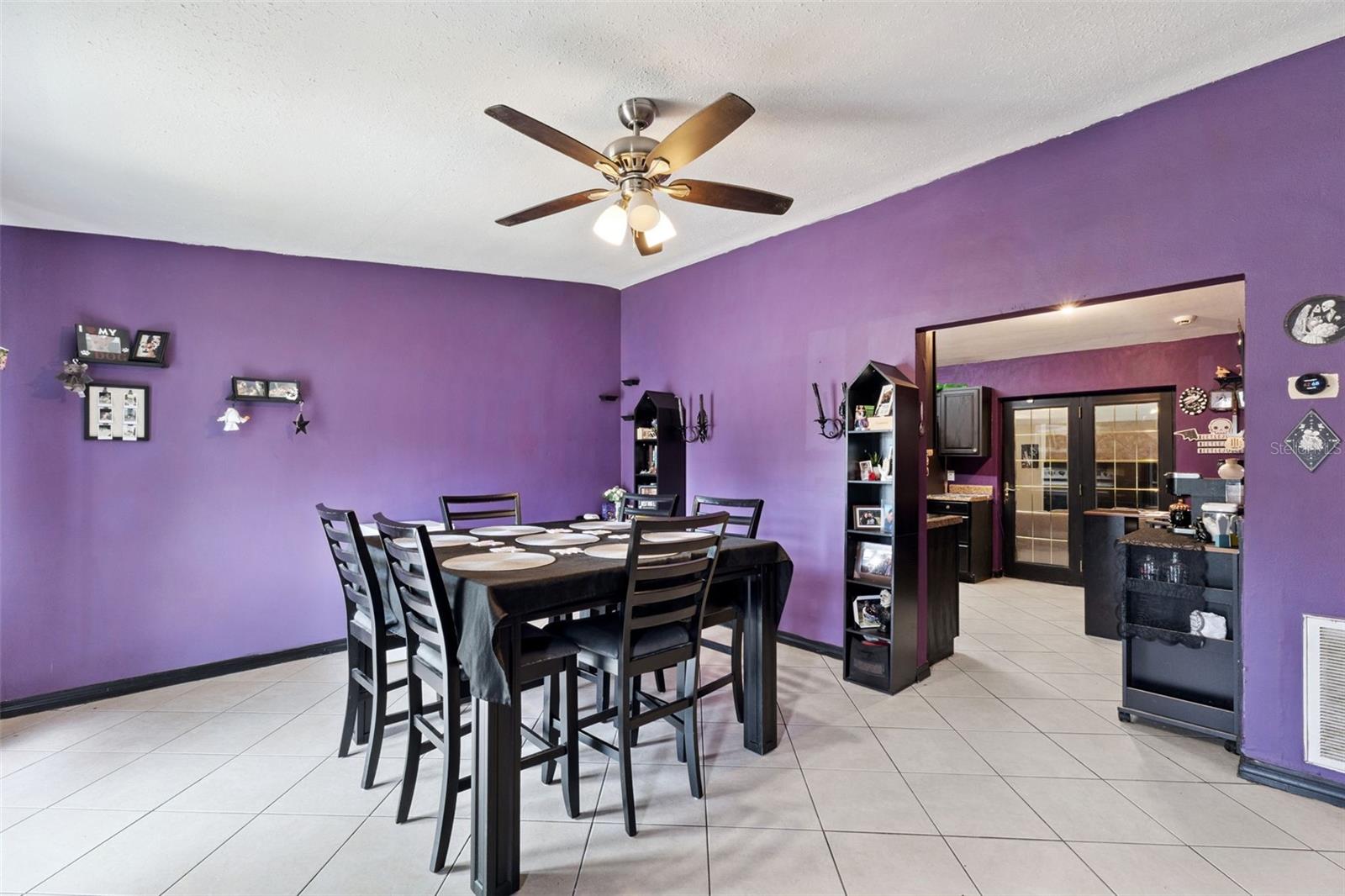 6204 OAKCREST CIRCLE