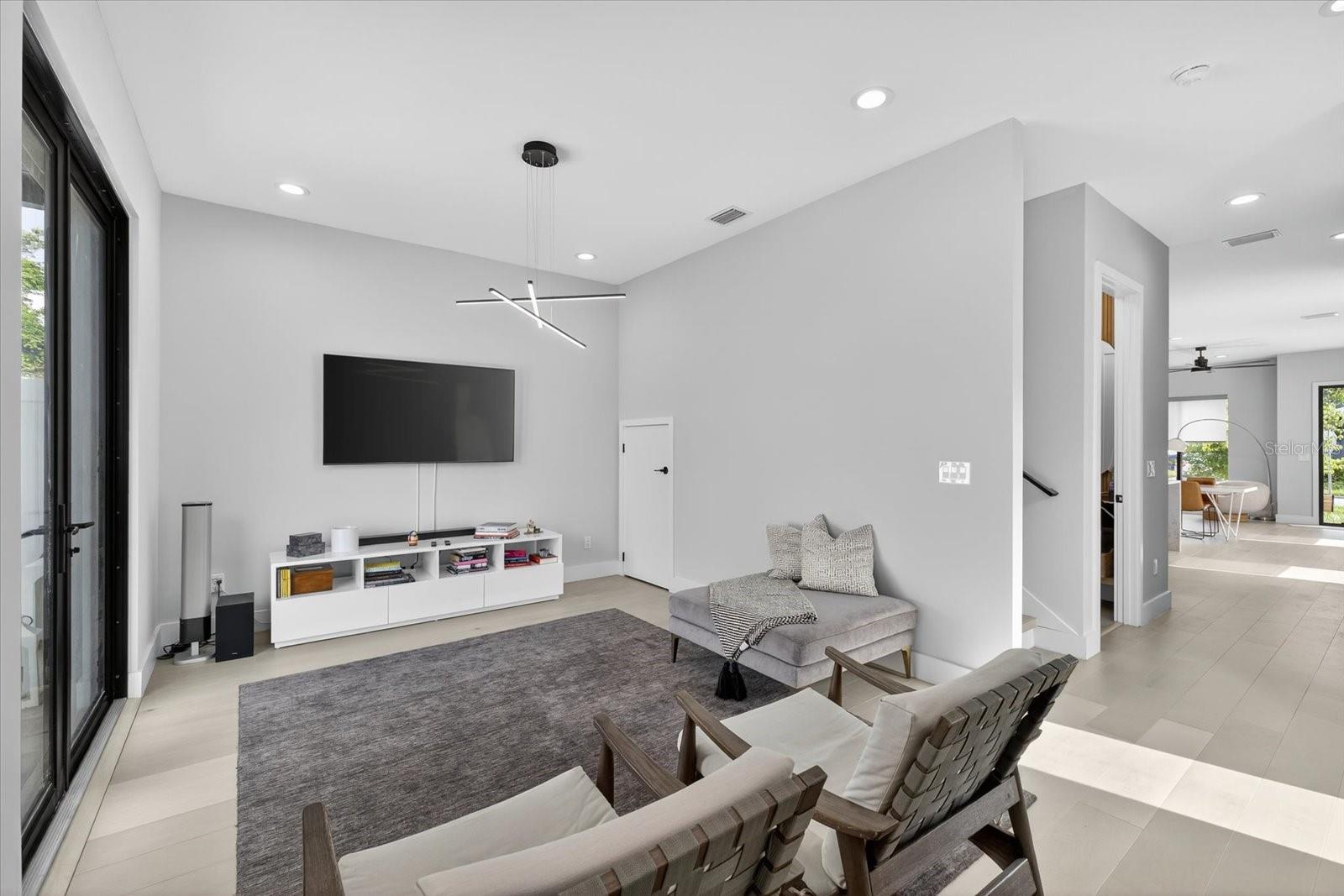 WEST HIGHLANDS - Residential Lease