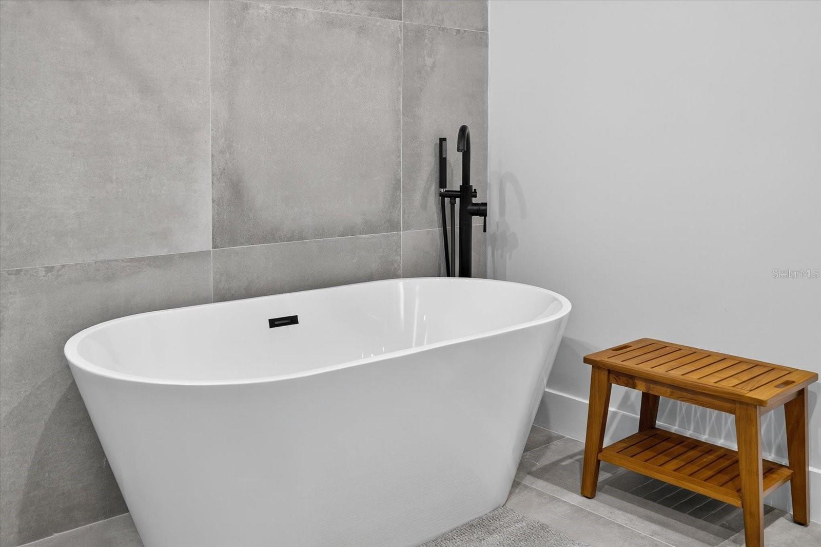 WEST HIGHLANDS - Residential Lease