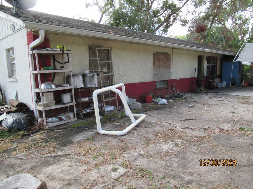 THIS IS THE DIAMOND IN THE ROUGH YOU HAVE BEEN LOOKING FOR  THIS 3/2 IS AFIXER NEEDS FLOORING,UPDATE KITCHEN AND BATHS
INTERIOR PAINT AND WINDOWS THRU OUT. THIS PROPERTY HAS NUMEROUS POSSIBILITIES FROM MULTI FAMILY TO SOME COMMERICAL
CHECH THE ZONING WITH THE CITY OF BRADENTON   ZONED T4R SWEAT EQUITY OR INVESTOR SOMEONE WILL BE A WINNER WITH THIS PROPERTY
****************************SELLER IS MOTIVATED*****************************                                                                                           
CHECK ATTACHED DOCUMENTS COUNTY RECORDS ARE IN ERROR PROPERTY IS IN EXCESS OF 15000 SQ.FOOT                                                            
COUNTY HAS BEEN NOTIFIED AND THEY ARE WORKING ON FIXING RECORDS
