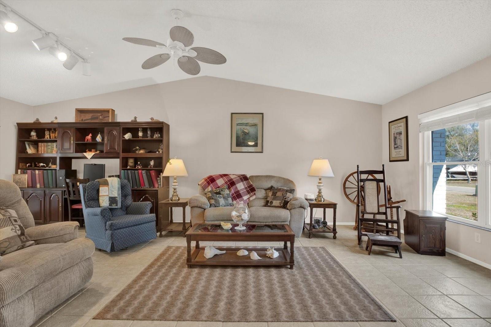 HILLTOP GROVES ESTATES - Residential