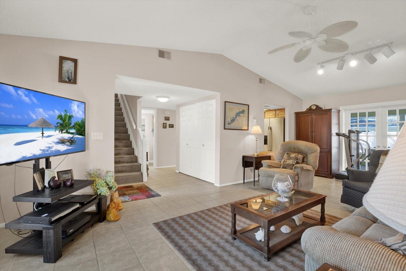 HILLTOP GROVES ESTATES - Residential