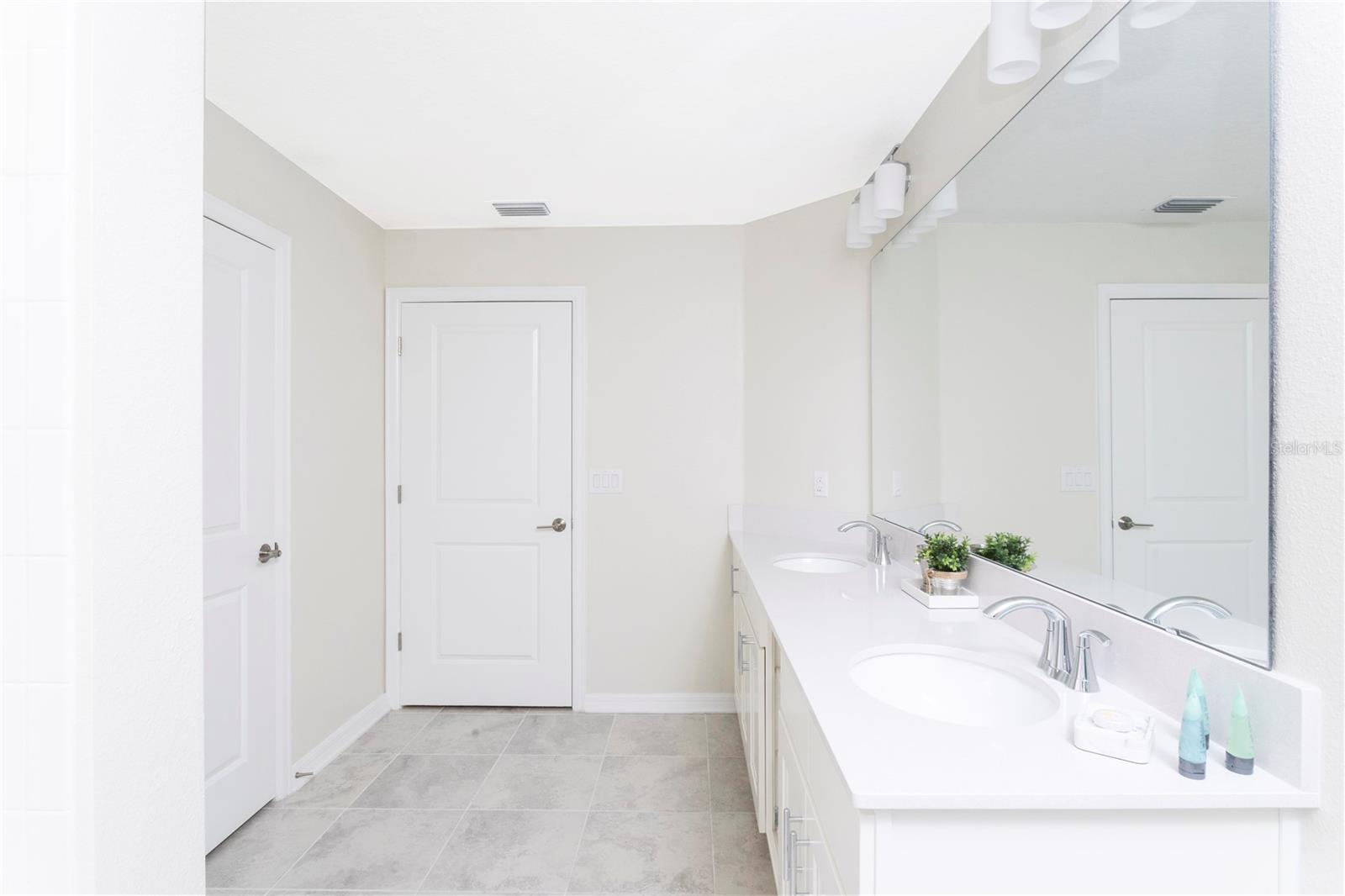 THE TERRACES AT STOREY LAKE CONDO 3 PH 10 - Residential