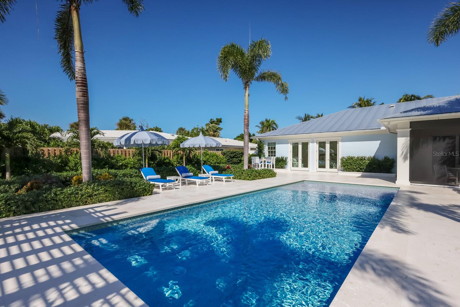 GOLDEN BEACH - Residential