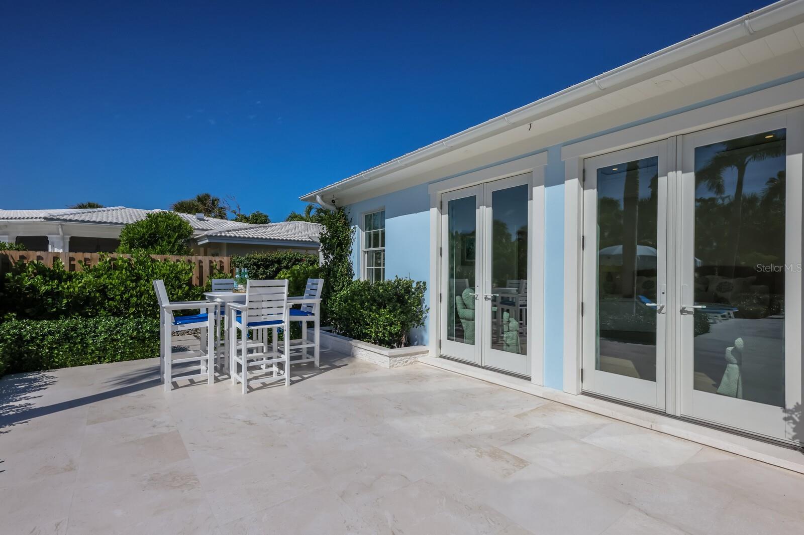 GOLDEN BEACH - Residential