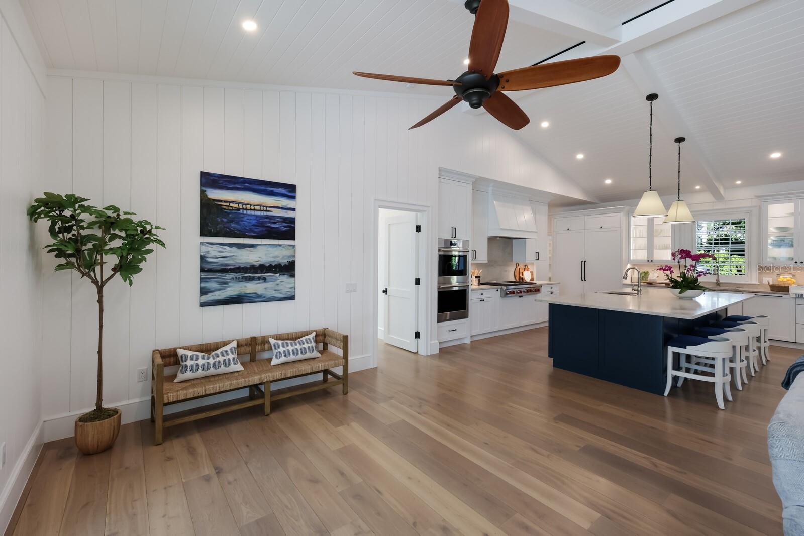 GOLDEN BEACH - Residential