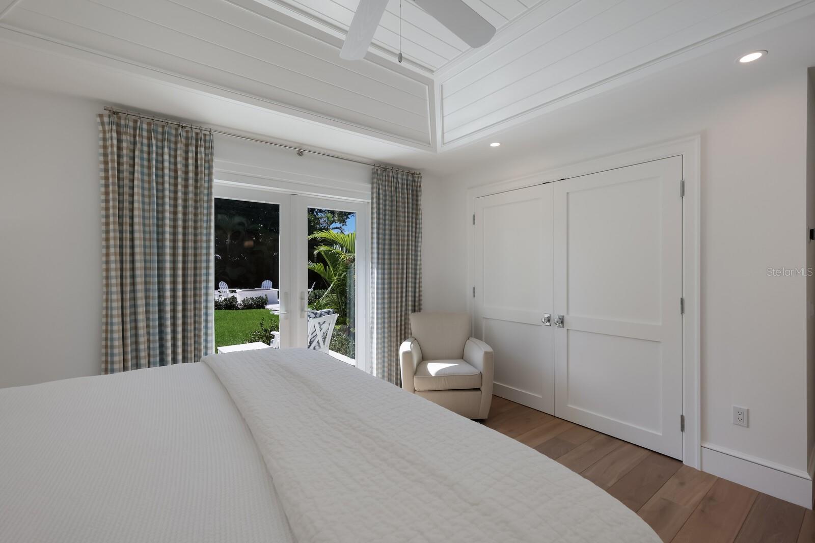 GOLDEN BEACH - Residential