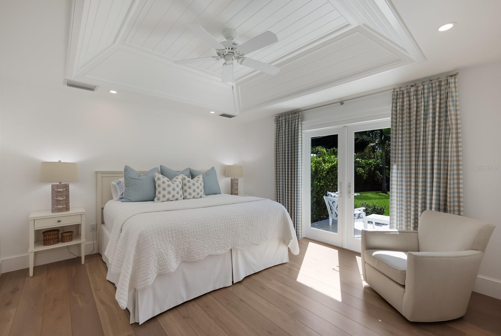 GOLDEN BEACH - Residential