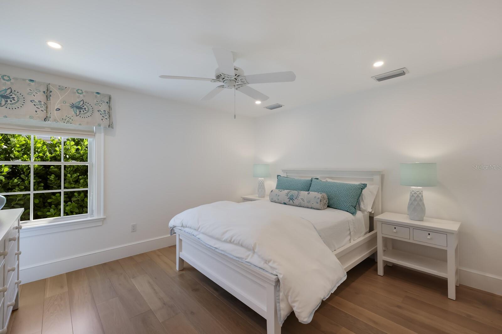 GOLDEN BEACH - Residential