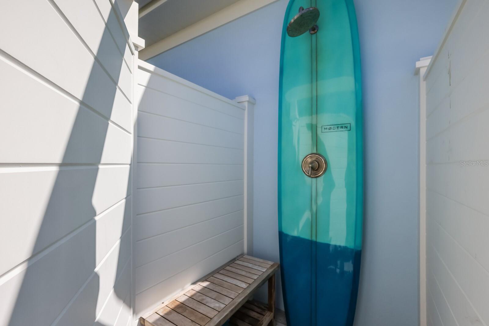 GOLDEN BEACH - Residential