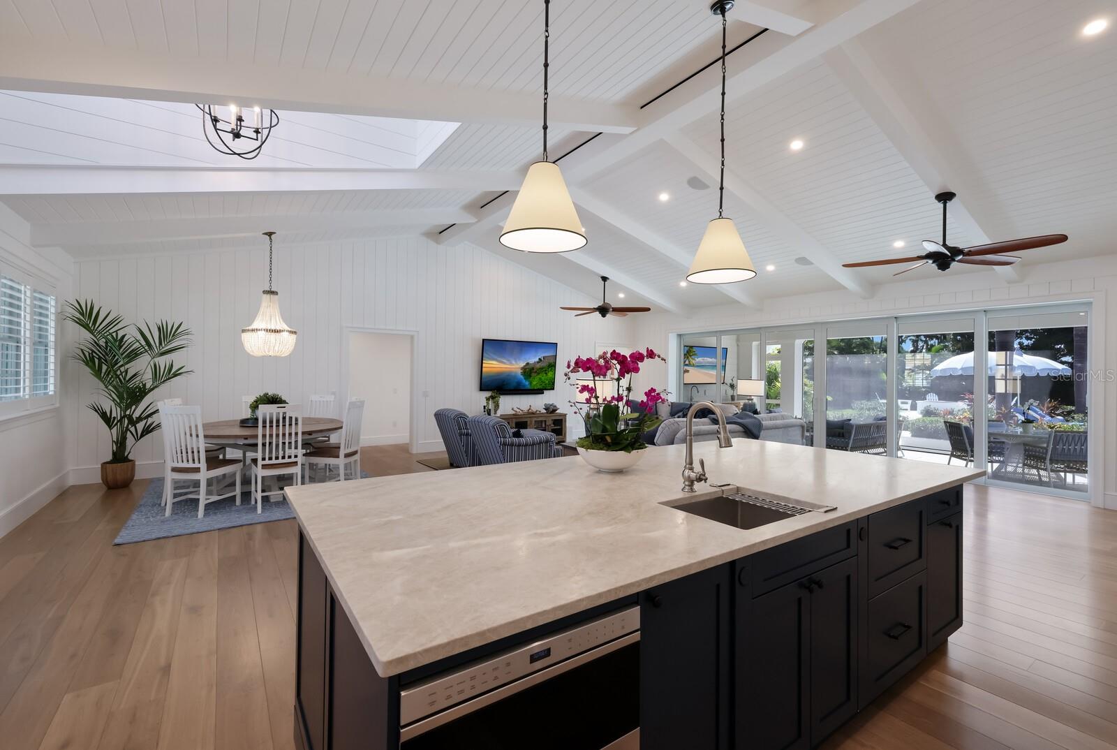 GOLDEN BEACH - Residential