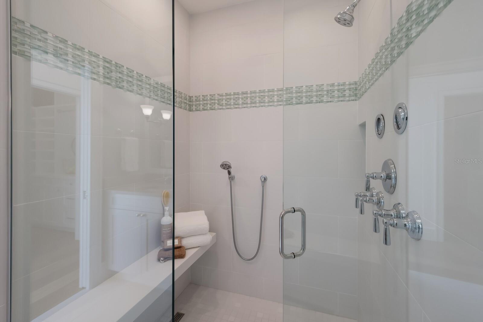 GOLDEN BEACH - Residential