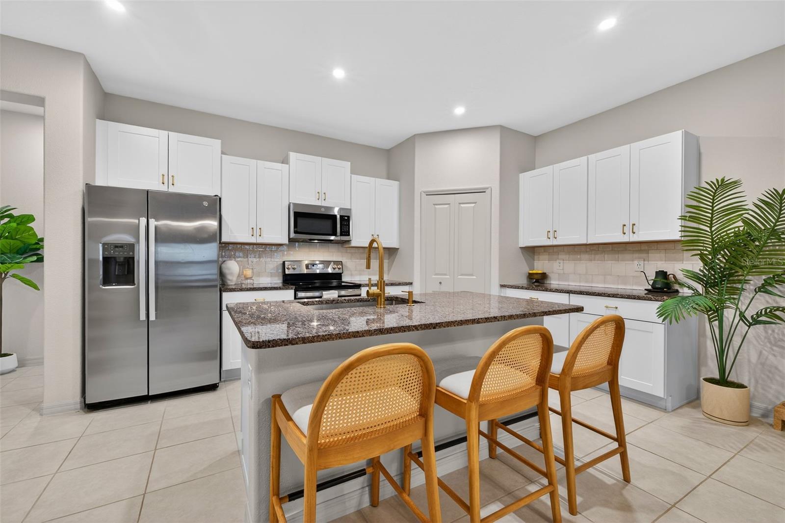 PALM RIVER TWNHMS PH 2 - Residential Lease