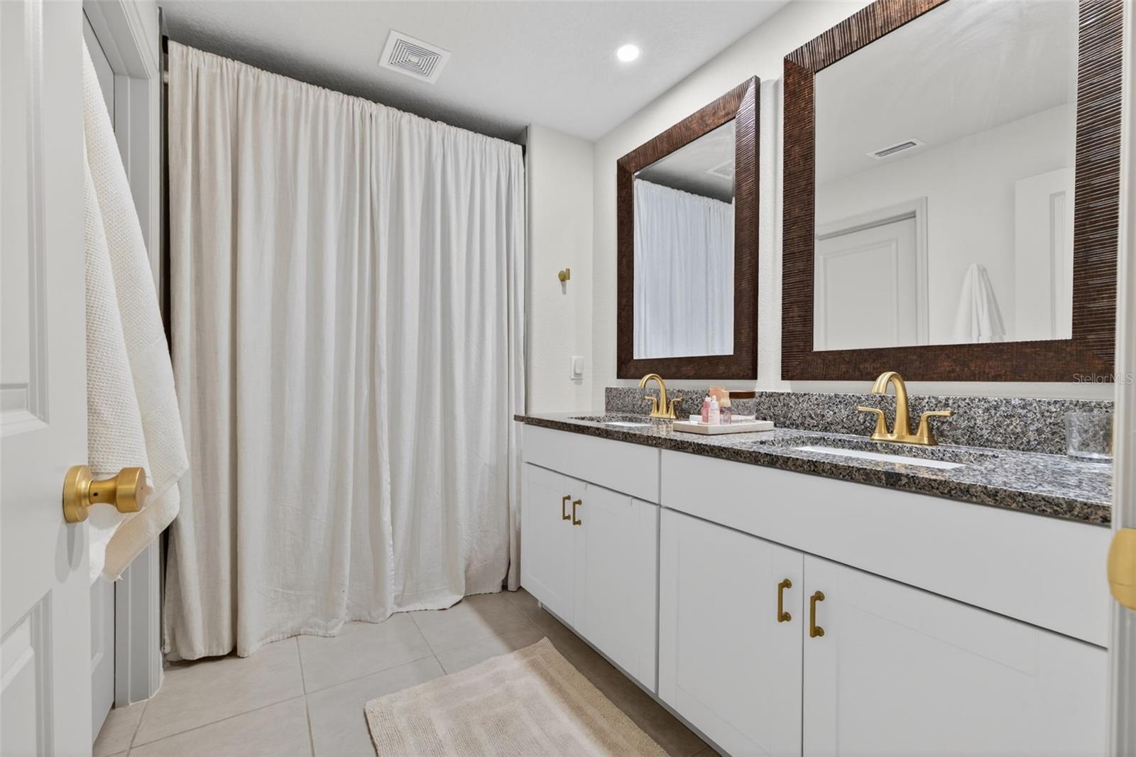 PALM RIVER TWNHMS PH 2 - Residential Lease