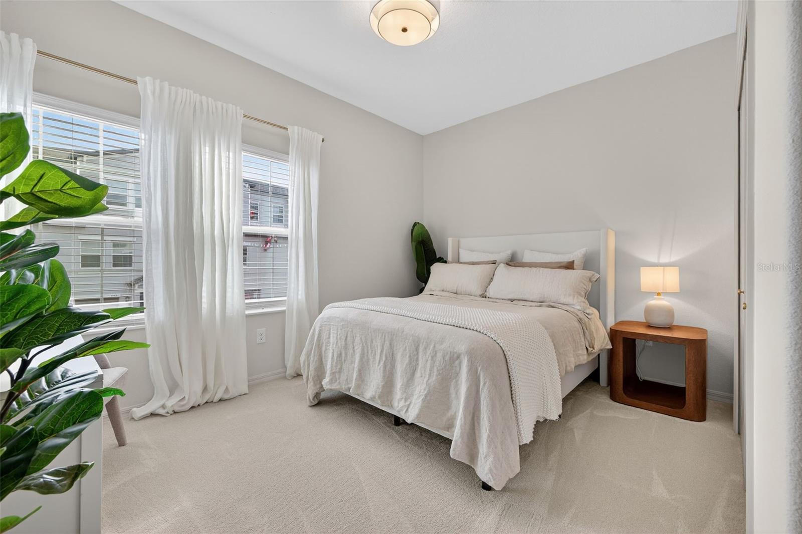 PALM RIVER TWNHMS PH 2 - Residential Lease