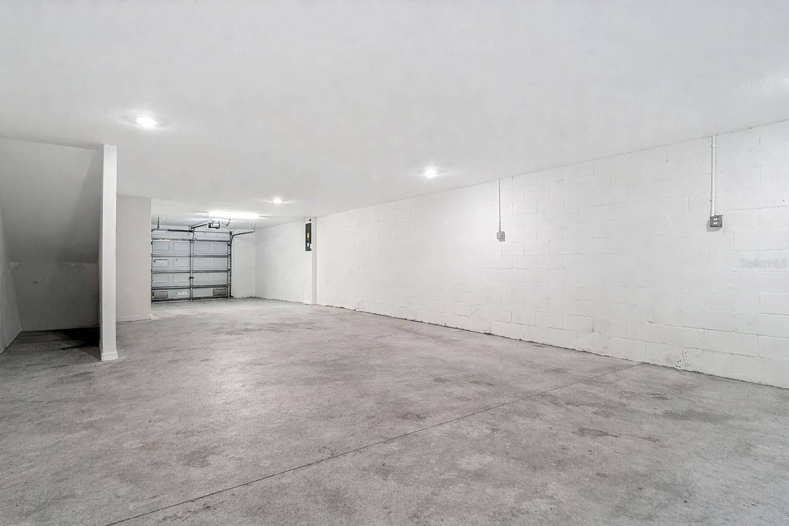 PALM RIVER TWNHMS PH 2 - Residential Lease