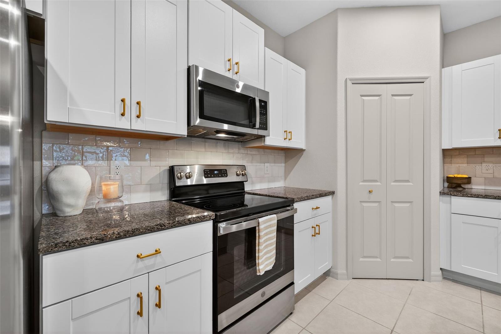 PALM RIVER TWNHMS PH 2 - Residential Lease