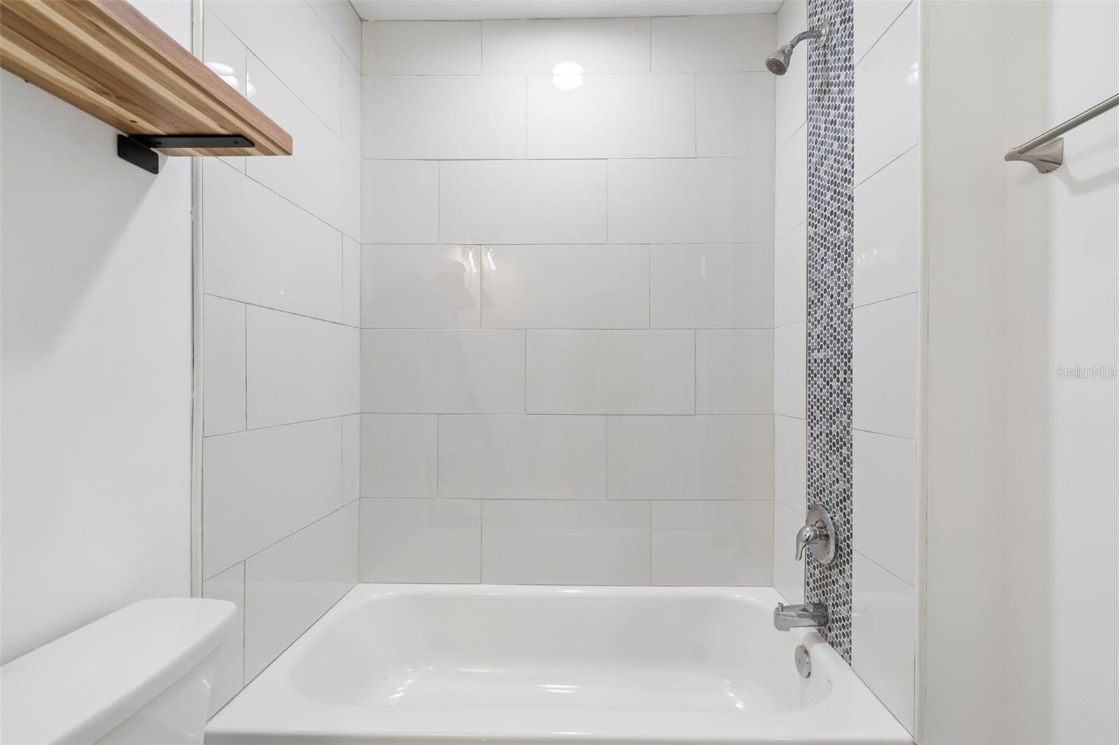 GARDENS FOREST LAKES - Residential