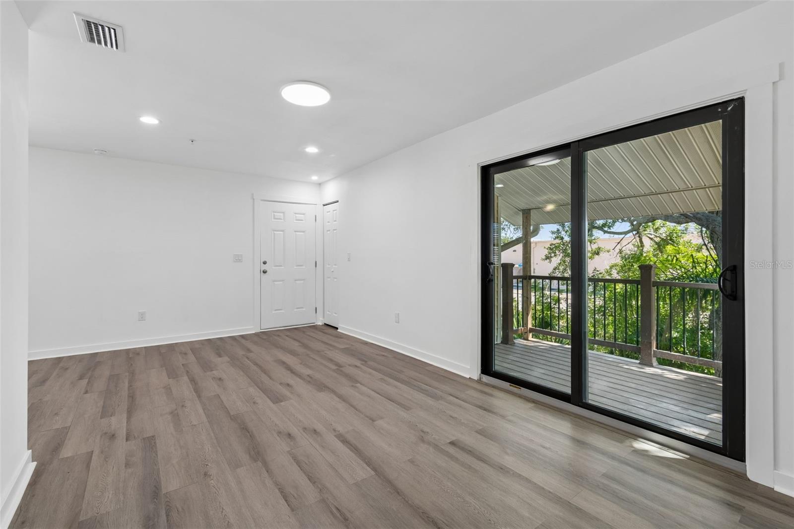 GARDENS FOREST LAKES - Residential