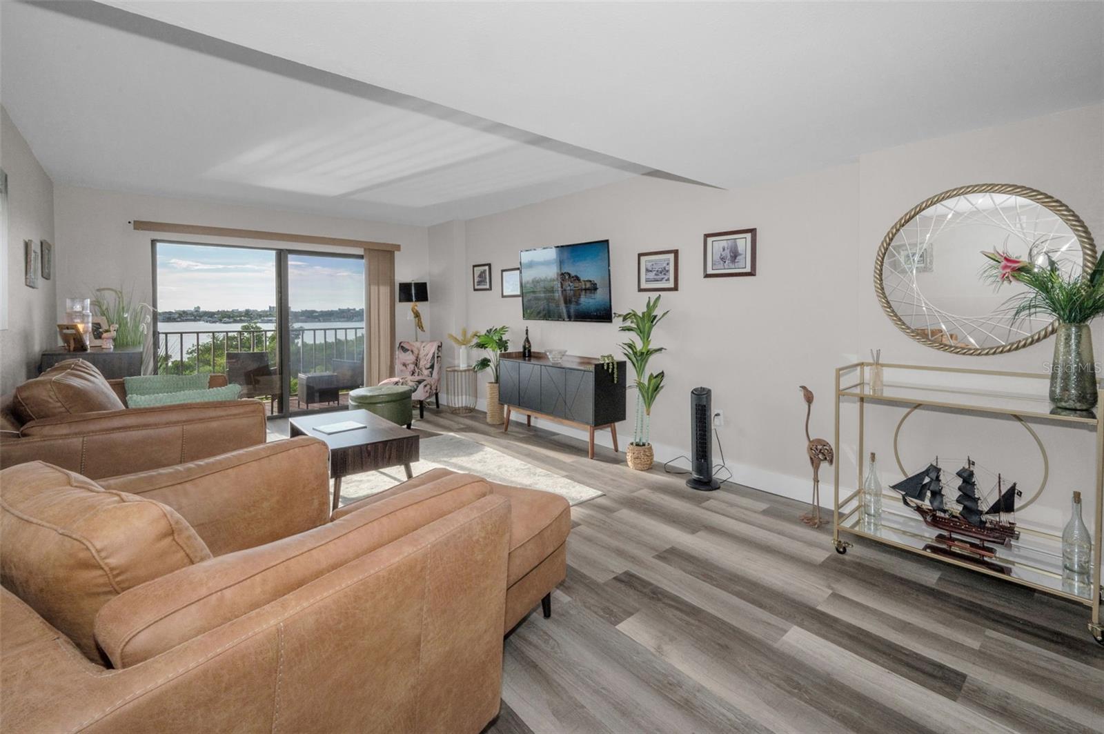 CHATEAU TOWER CONDO - Residential