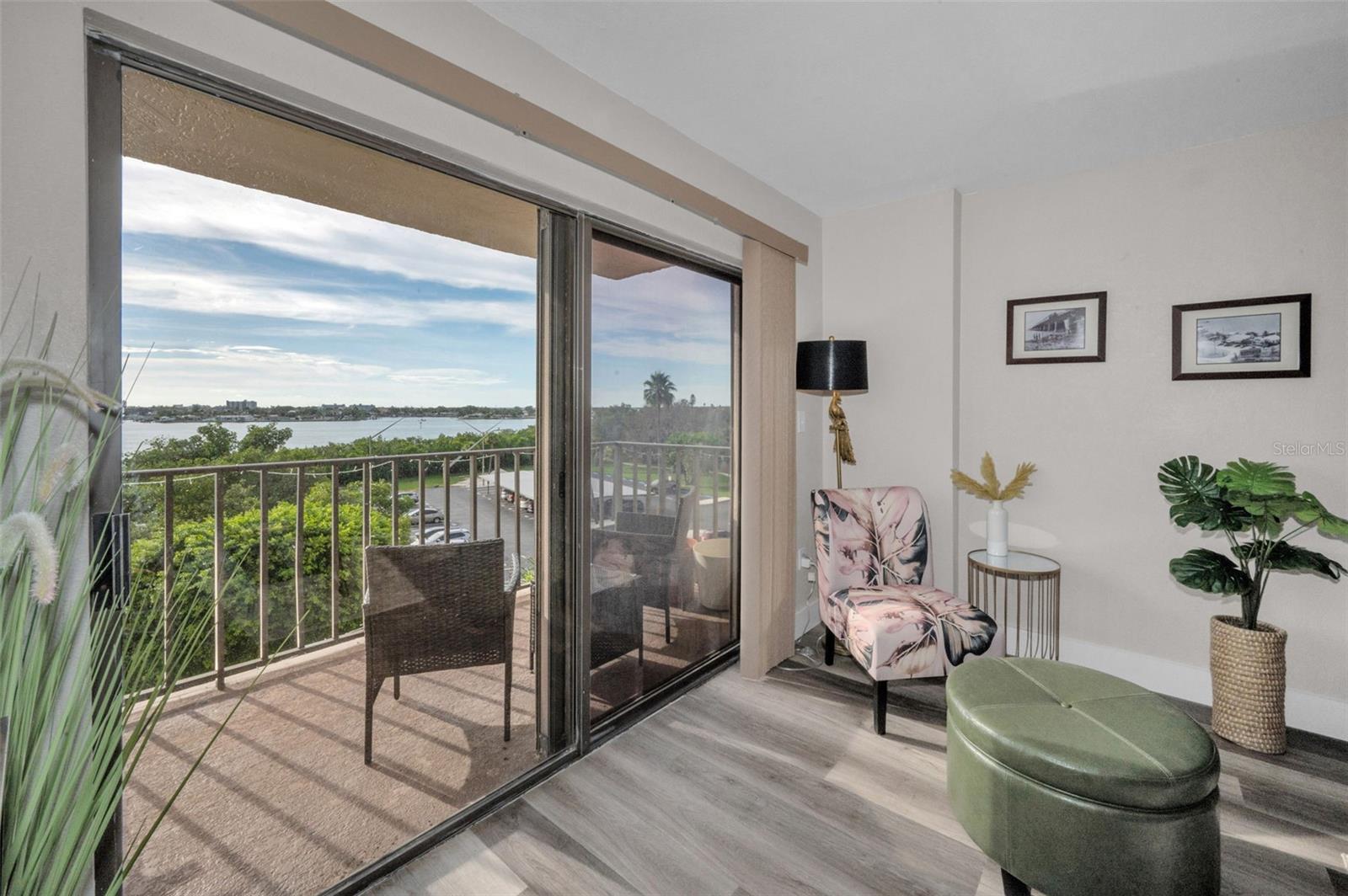 CHATEAU TOWER CONDO - Residential