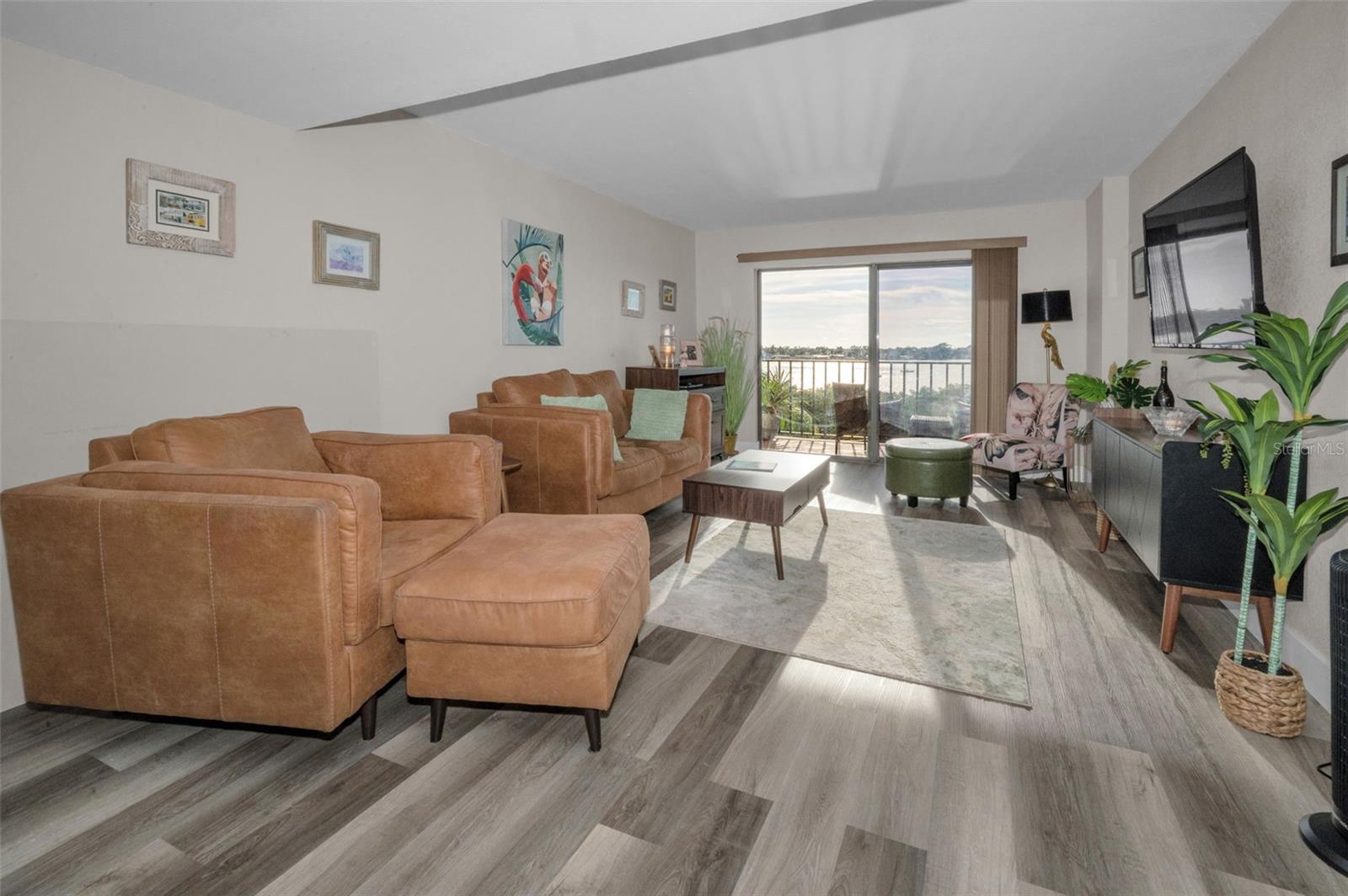 CHATEAU TOWER CONDO - Residential